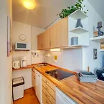 - Haus A, App 0a0708 *